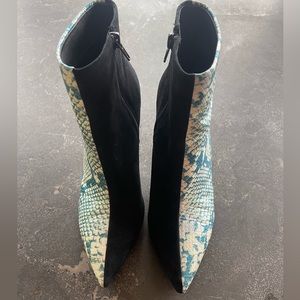 Something Navy - Size 8.5 - 1/2 black 1/2 blue snakeskin Boots